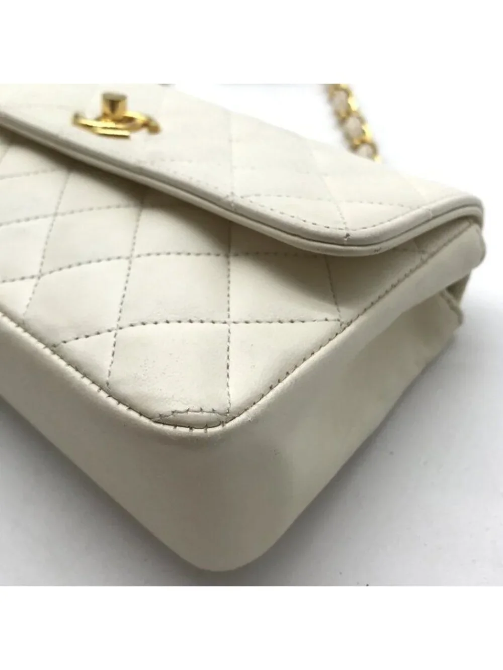 Chanel CC Logo Mini Quilted Lambskin Chain Shoulder Bag Turnlock White